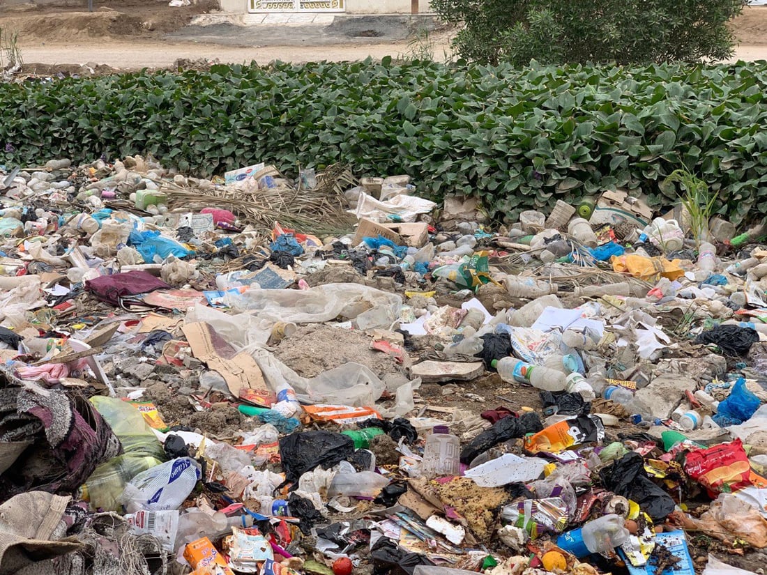 ناشط بابلي ينشر صوراً صادمة لنهر القاسم وهو “يغرق” في النفايات