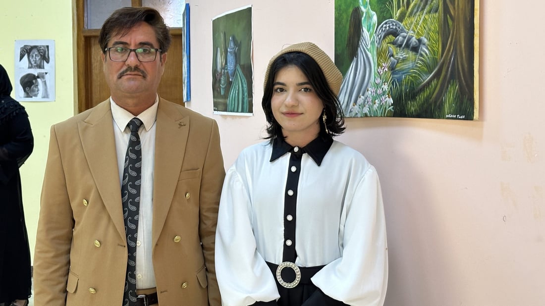 ناريمان العبيدي من حديثة.. عمرها 18 عاماً لكن الجميع وقف يتأمل أعمالها (صور)