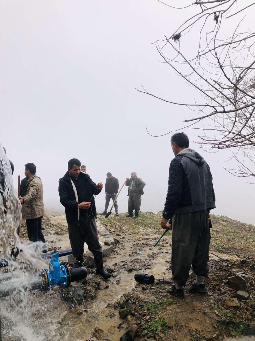 به‌ هه‌ره‌وه‌زى پڕۆژه‌ى ئاوى خواردنه‌وه‌ى گونده‌كه‌یان خاوێنكرده‌وه‌