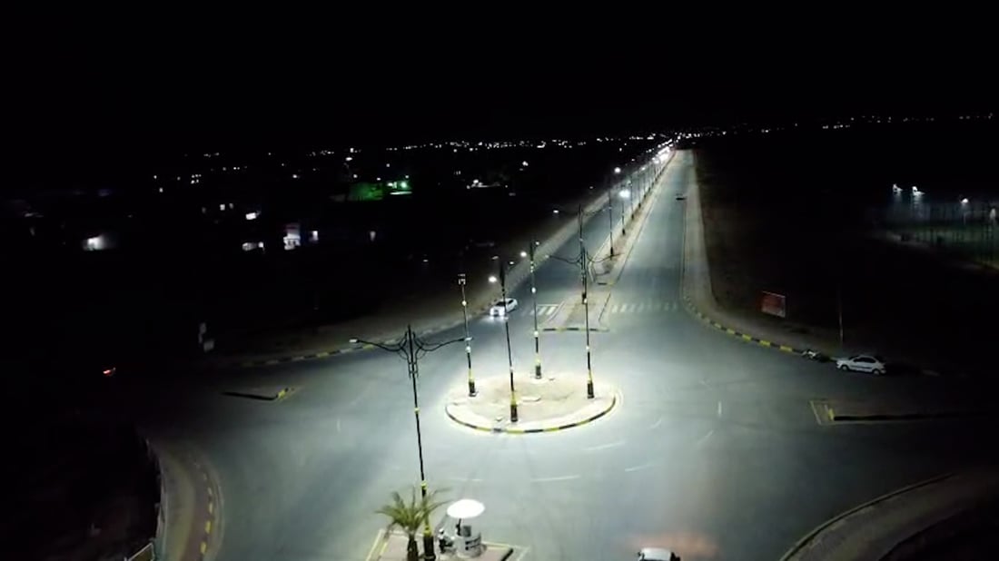 بجهود محلية.. زمار تشغل إنارة مدخلها الرئيسي وتربط الطرق الحيوية بالضوء