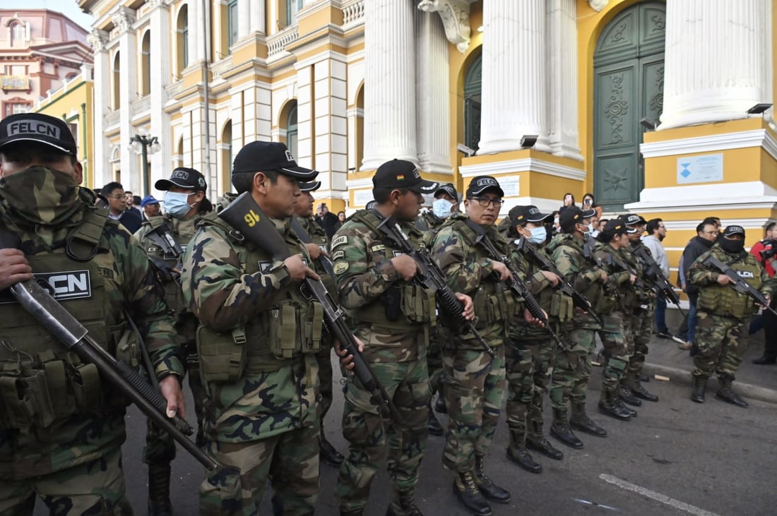 صور: الدبابة قصفت قصر الرئيس فجراً والجنود اقتحموا لكن انقلاب بوليفيا فشل