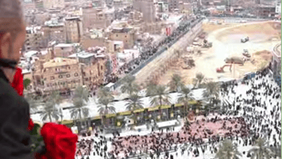 فيديو: طائرات تنثر الورد من السماء فوق ضريحي الإمامين في كربلاء