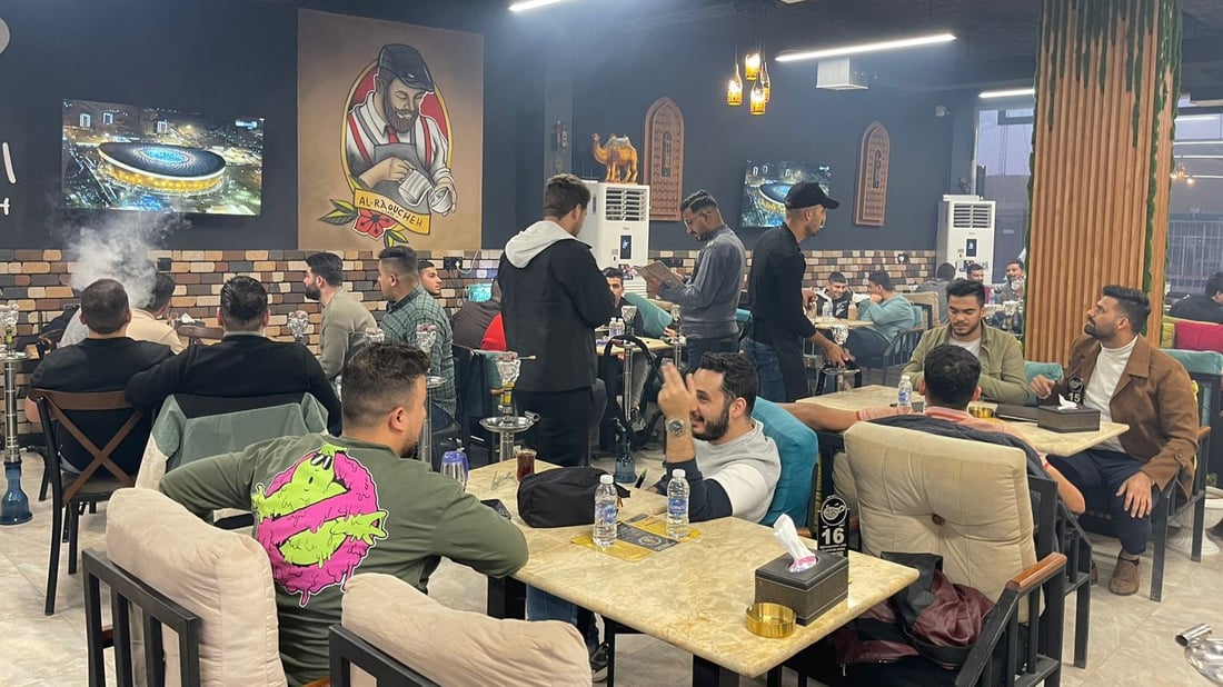 عشاق ميسي وإمبابي يزدحمون في كافيهات بعقوبة.. نهائي “المونديال” يلم الشمل
