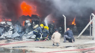 مشاهد مؤلمة من حريق النجف الكبير.. النيران لا تهدأ والخسائر هائلة