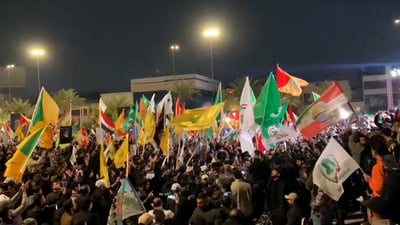 ساحة التحرير قبل قليل: قصائد وأناشيد ورايات الفصائل مع إيران