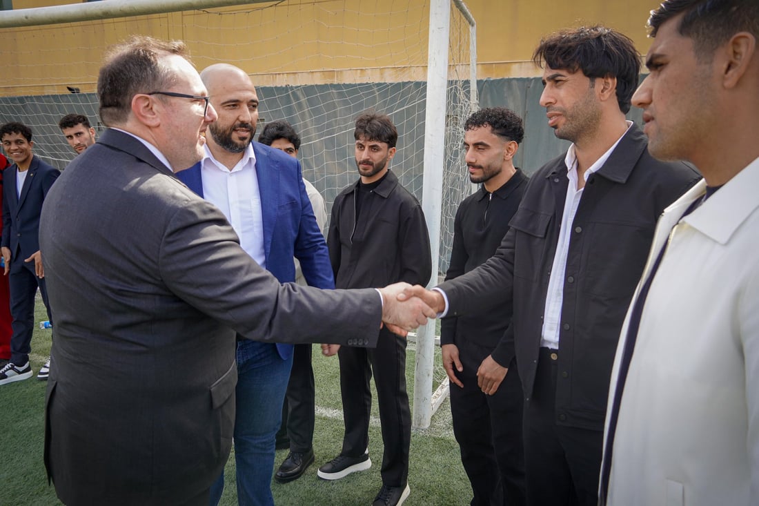 صور: أسود الرافدين في مبنى السفارة الأميركية.. هاريس متحمس لكأس العالم