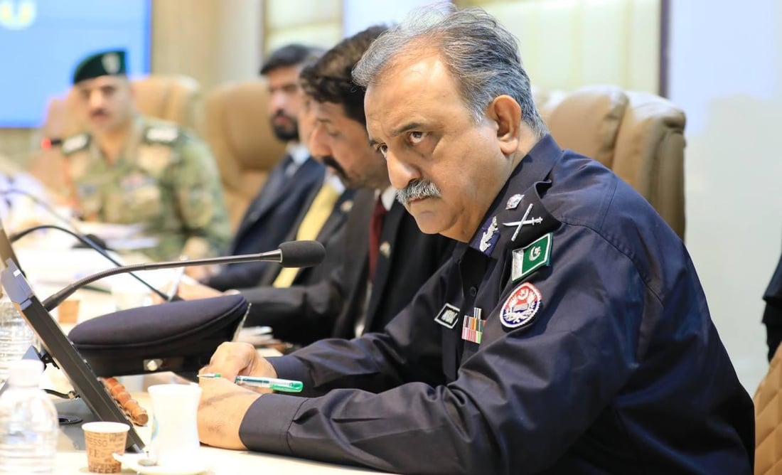 تدريب وتبادل خبرات.. لقاء وزير الداخلية مع قائد قوات الرد السريع الباكستاني