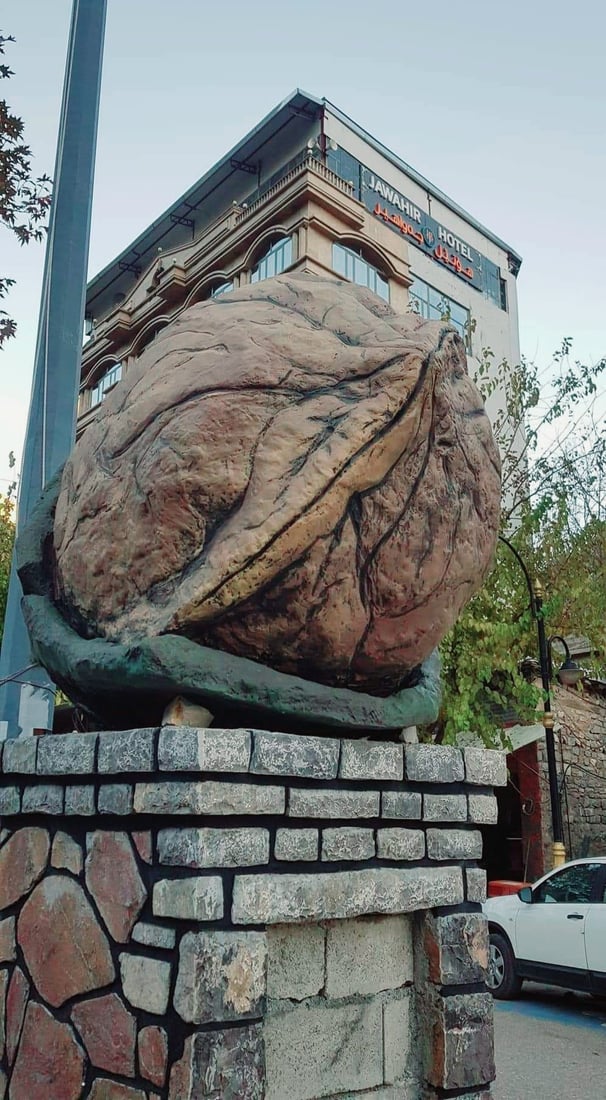 گوێزه‌كه‌ى هه‌ورامان كرا به‌ په‌یكه‌ر و له‌ ته‌وێڵه‌ داده‌ندرێت