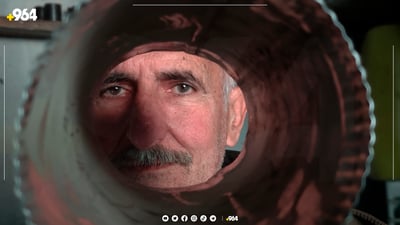 هەزاران چەکوش بە پلێتدا دەکێشێت و نابیستێت