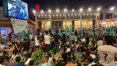 فيديو من شارع فلسطين: شباب بغداد يتفرجون على ما يتعرض له “النادي الملكي”