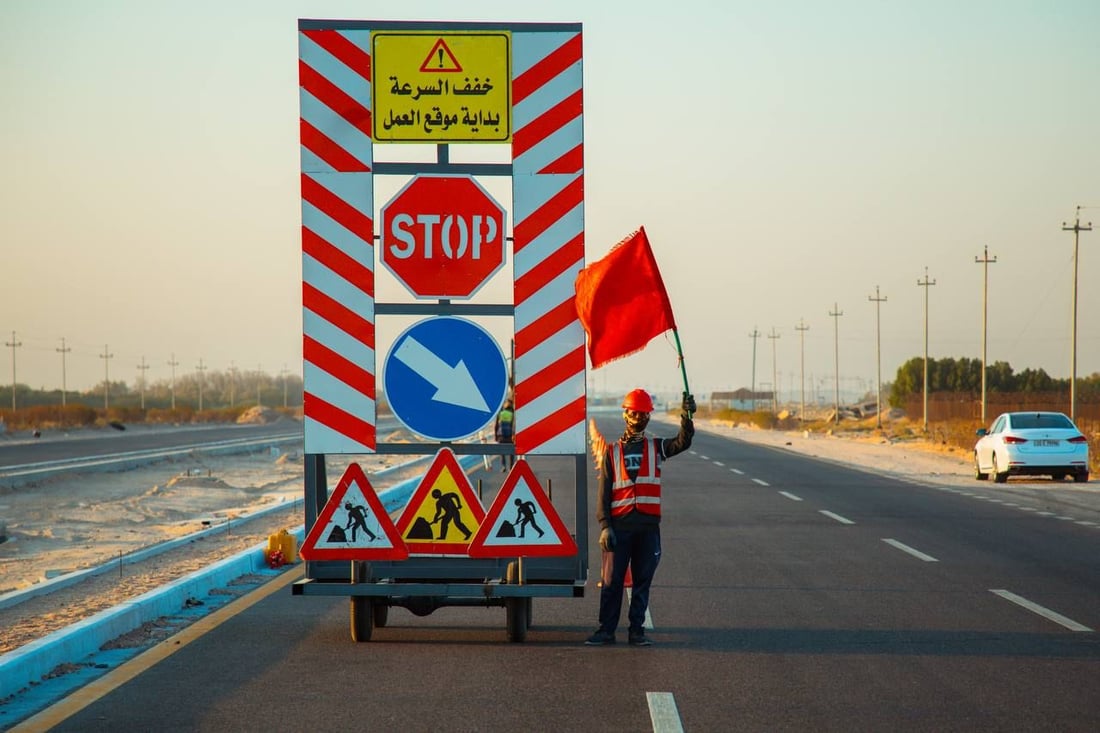 صب وإنارة وأشجار “الجلفلورا”.. صور من أعمال الجزرة على طريق سفوان والزبير