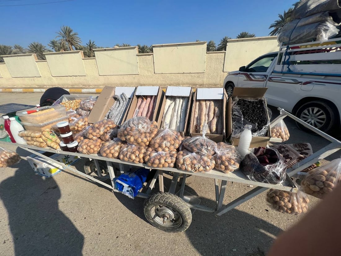 صور: باعة كرد من أربيل في الأنبار.. ينادون بالجوز وقمر الدين