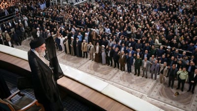 خامنئي يستذكر الخميني ومبدأ “نحن نستطيع” ويعلن تمسكه بتخصيب اليورانيوم