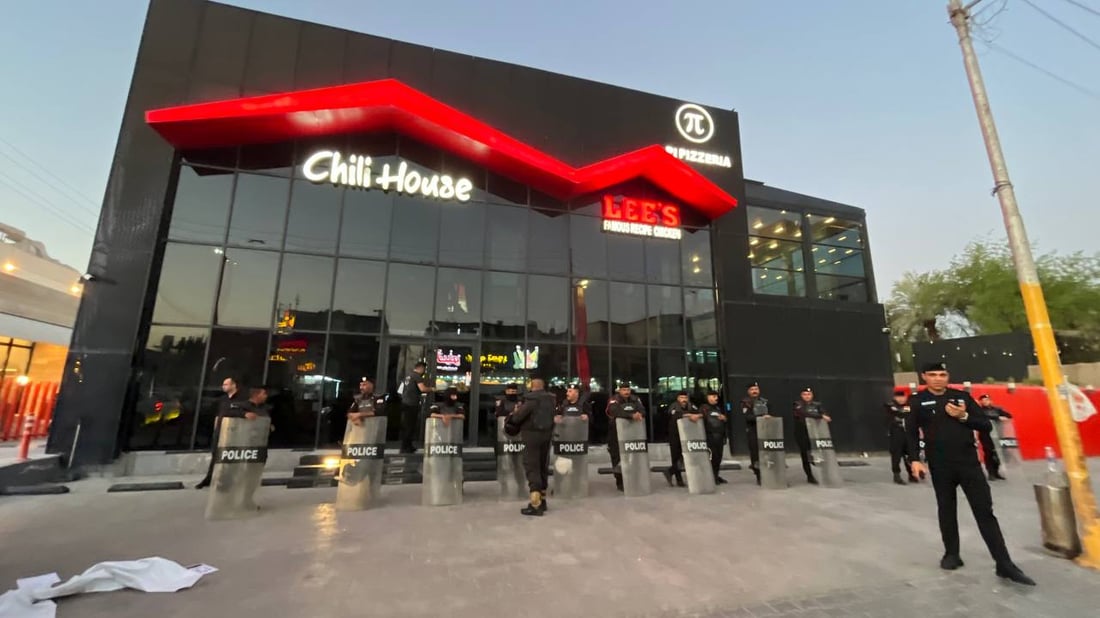 صور من قلب البصرة: انسحاب المجاميع من محيط “جلي هاوس” بعد وصول قوات الأمن