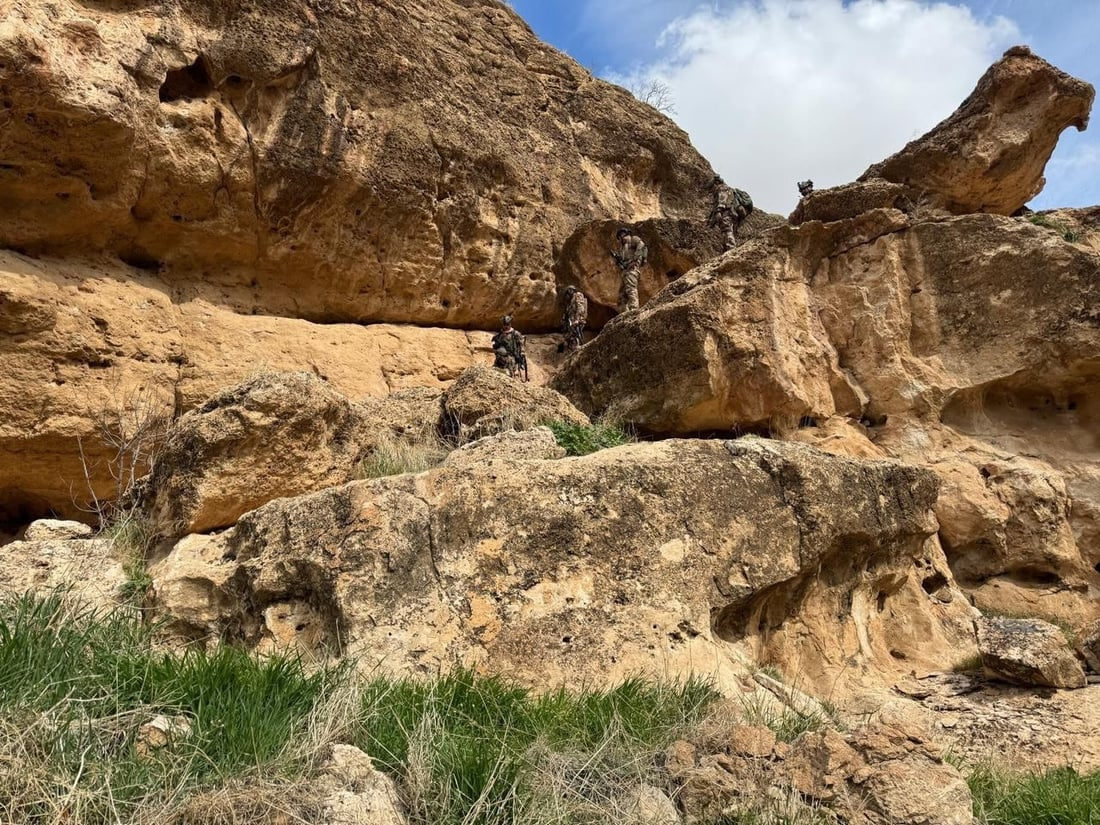 پێشمەرگە و دژەتیرۆری عێراق لە چیای قەرەچوغ هێرشیان كرد