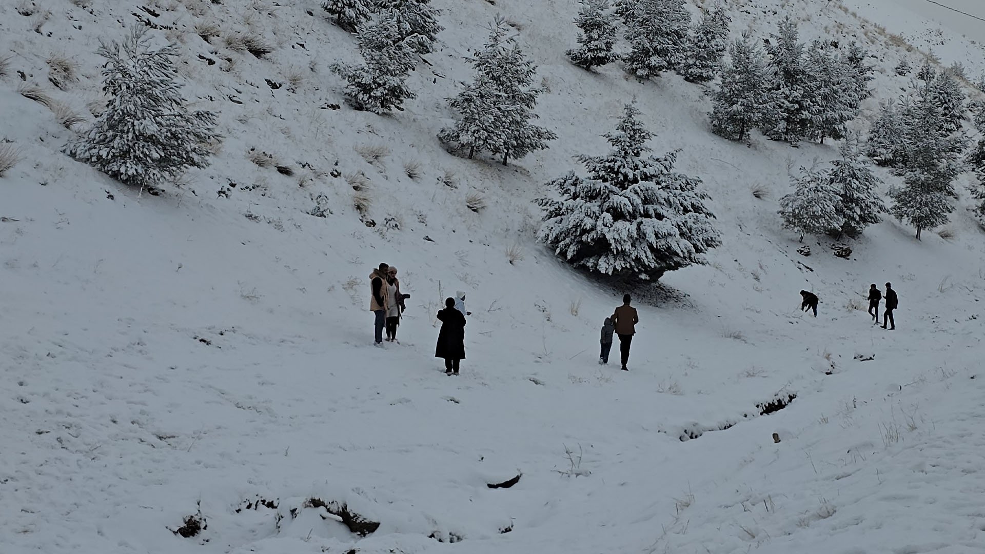 Snow drapes mountaintops around Sulaymaniyah as residents head outdoors