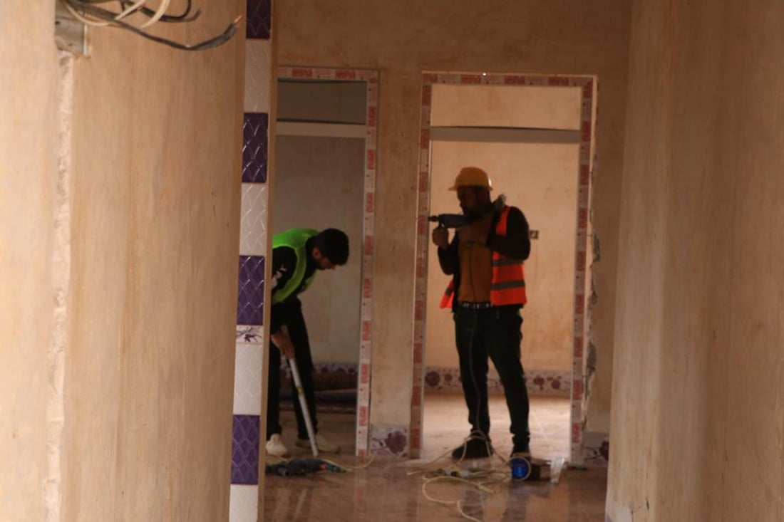 سنجار: عشرات العوائل تعود إلى “العدنانية”.. نادية مراد على خط الترميم (فيديو)