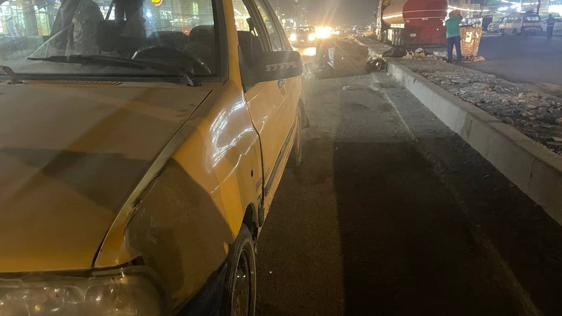 حاوية نفايات تنزلق من الرصيف وتصدم “سايبا” في شارع الجوادر