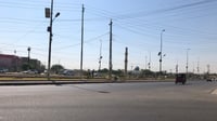 صور من حي العامل: إكمال أعمال نصب أعمدة الإنارة الجديدة...