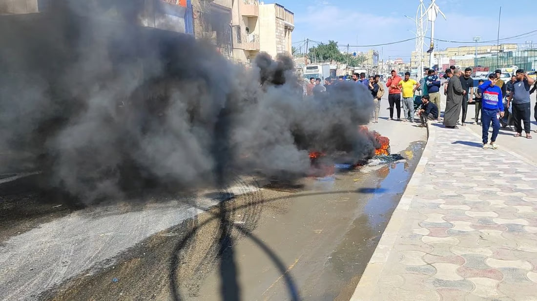 Nasiriyah protestors block main roads with burning tires