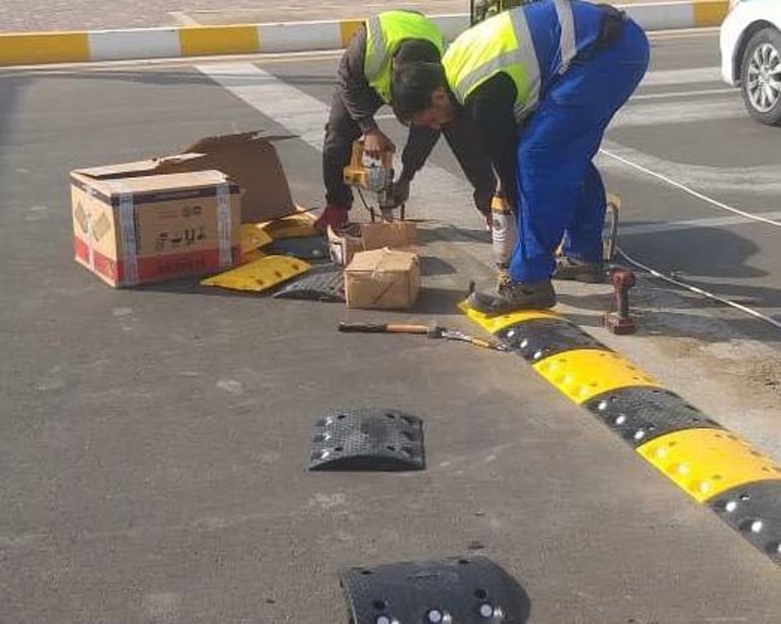 بسماية تزرع المطبات في طريق المتهورين.. “إشارات المرور لم تعمل منذ التأسيس”