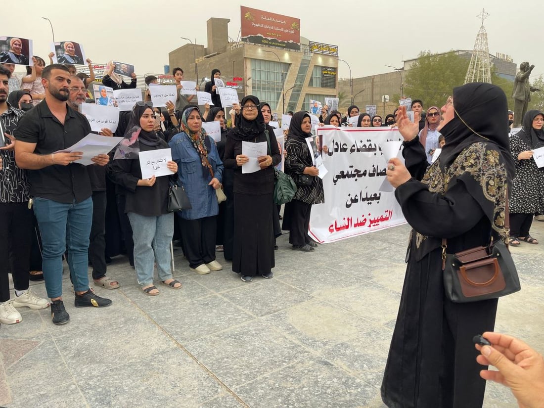 صور: نساء الحلة يطالبن بتحقيق نزيه في وفاة الطبيبة بان