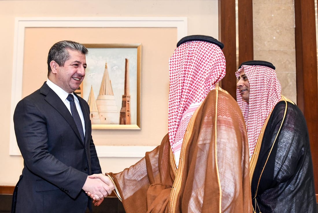 بنزيما بابتسامة عريضة في ضيافة مسرور بارزاني قبيل موقعة الجوية.. صور من أربيل