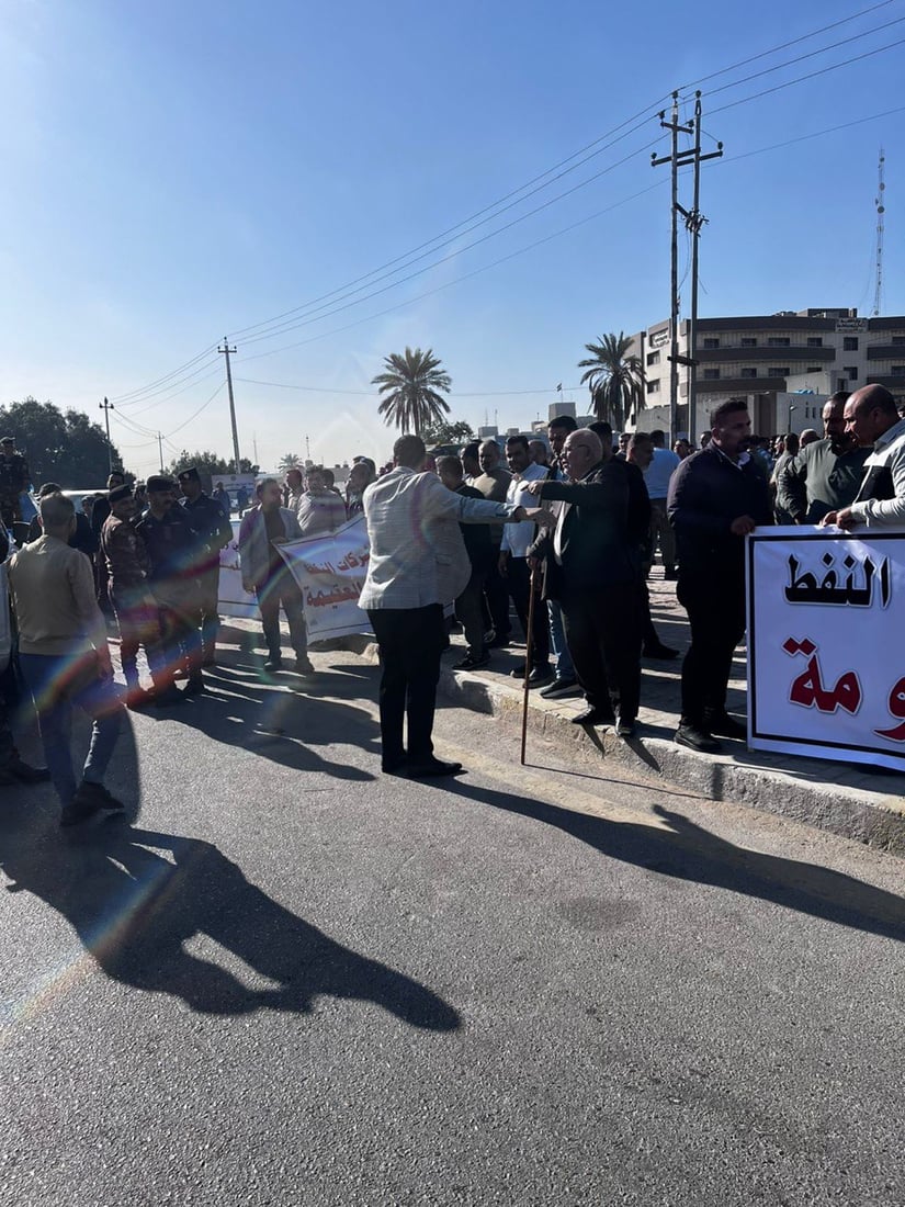 موظفو النفط يهددون بالإضراب العام حال المساس بحوافزهم ومخصصاتهم المالية
