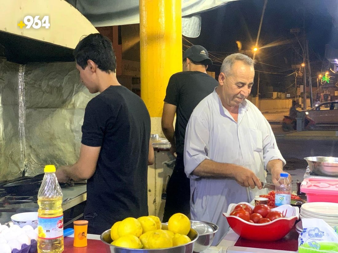 أين يأكل عزّاب طويريج؟ أبو محمد ينتظرهم فجراً بالمخلمة والبيض والشوربة (صور)