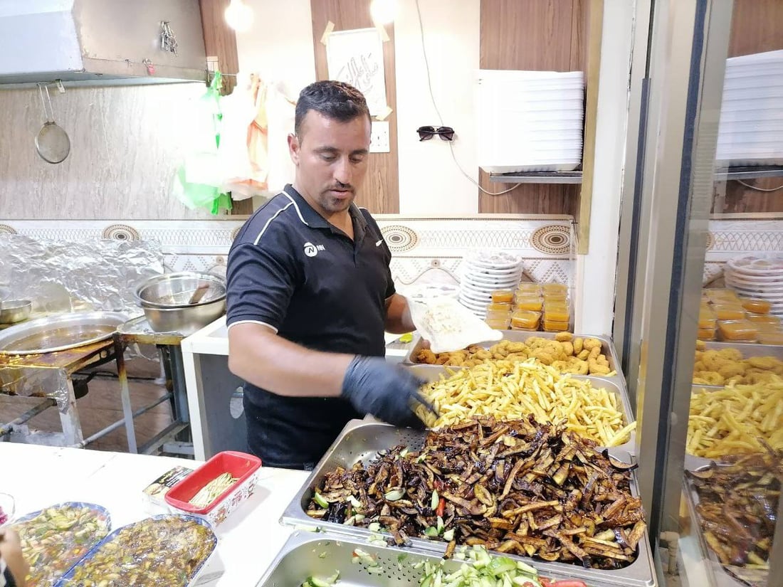 صور: كافتيريا أموني في هيت توسعت إلى 3 محلات وباتت الأشهر