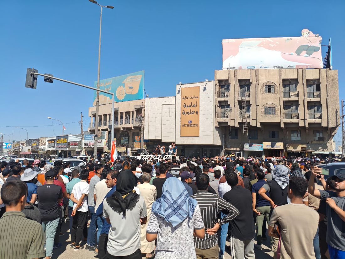 تظاهرة حاشدة لخريجي التربية أغلقت تقاطعات رئيسية في الحلة (صور)