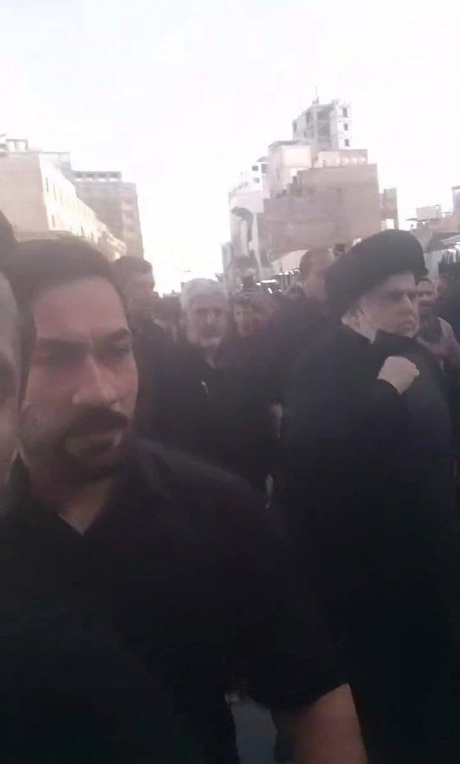 فيديو: الصدر يزور مرقد الإمام علي وسط حشود من الزائرين