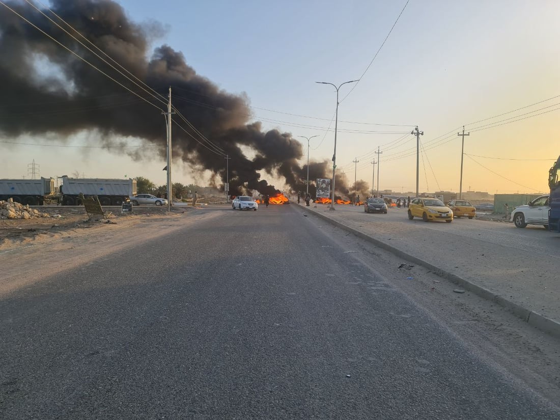 السماوة أغلقت الطرق بالنار.. تظاهرة غاضبة في الشراكية تطالب بالماء والكهرباء