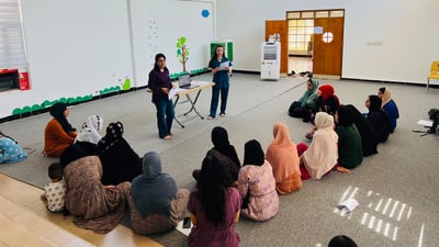 رێكخراوێكی سویسری ژنانى ئاغجەلەر كۆده‌كاته‌وه‌ و باسی ته‌ندروستبوونى دووگیانیان بۆ ده‌كات