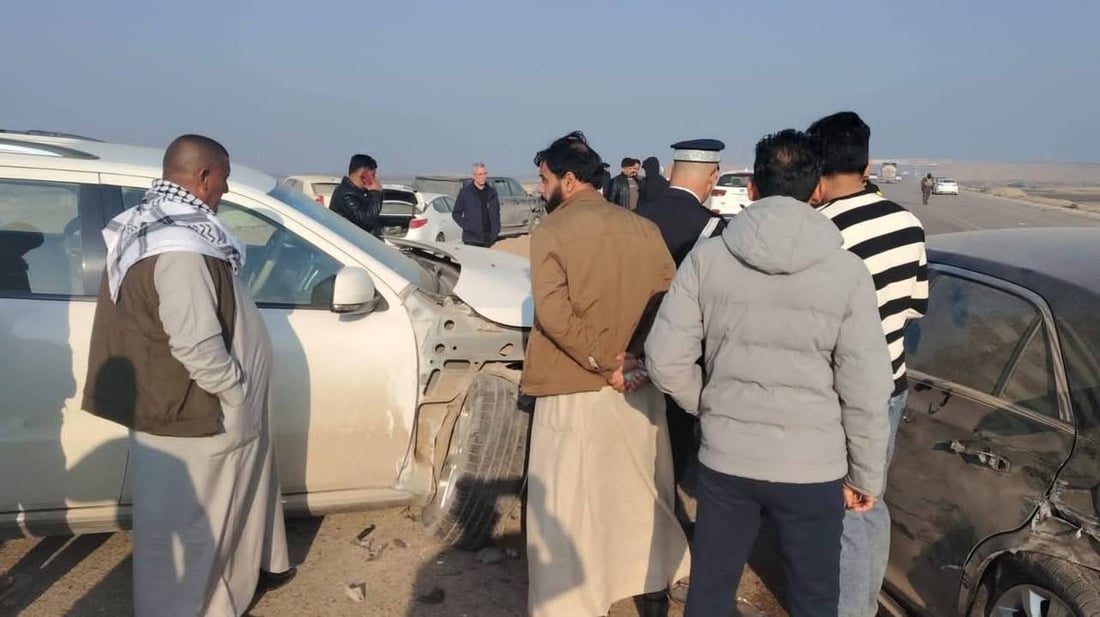 19 مركبة تصطدم ببعضها في الديوانية بسبب الضباب (صور)