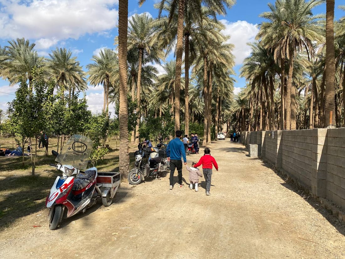 صور: دولاب هوى وسفينة نوح هدية من آل حماشي لعوائل هيت على طول الفرات