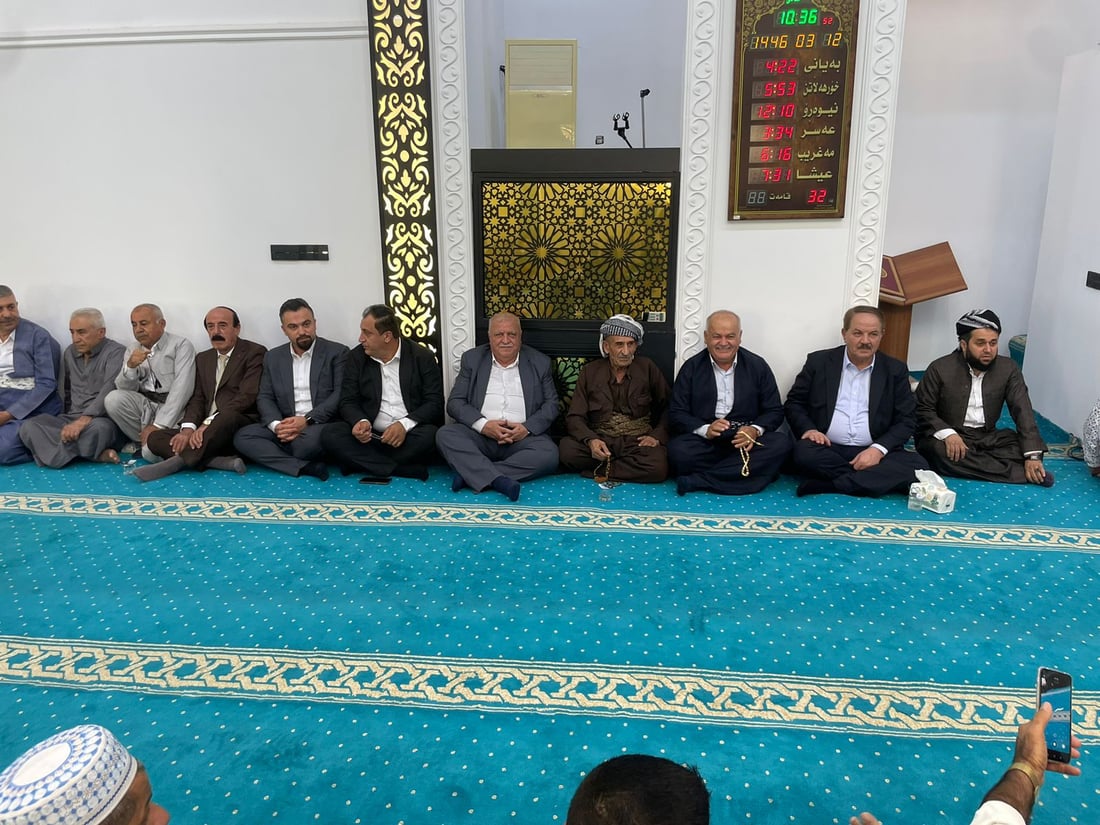وجهاء البلدة المسيحية في أربيل زاروا المساجد وباركوا المولد النبوي (صور)