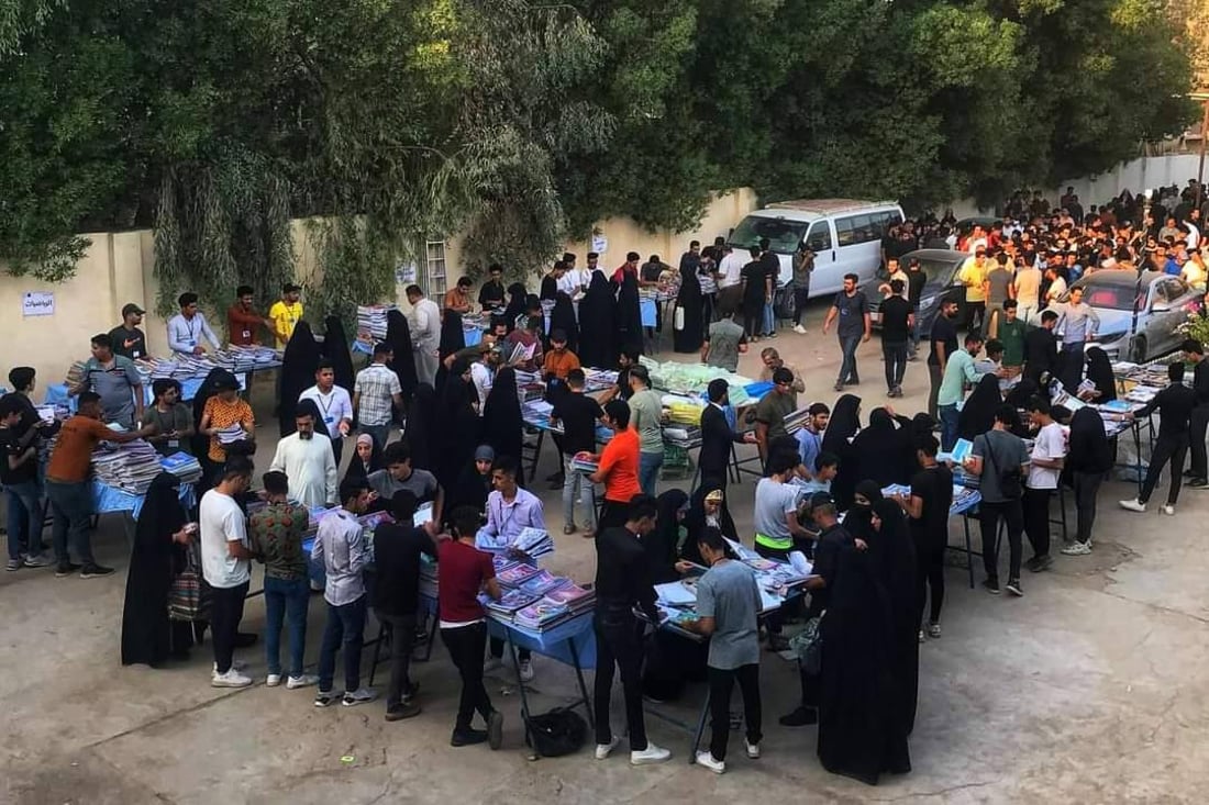 علي حاكم خيّون.. حائر بعداء الأحزاب للتطوع لكنه يواصل في “المدرسة الحرة”