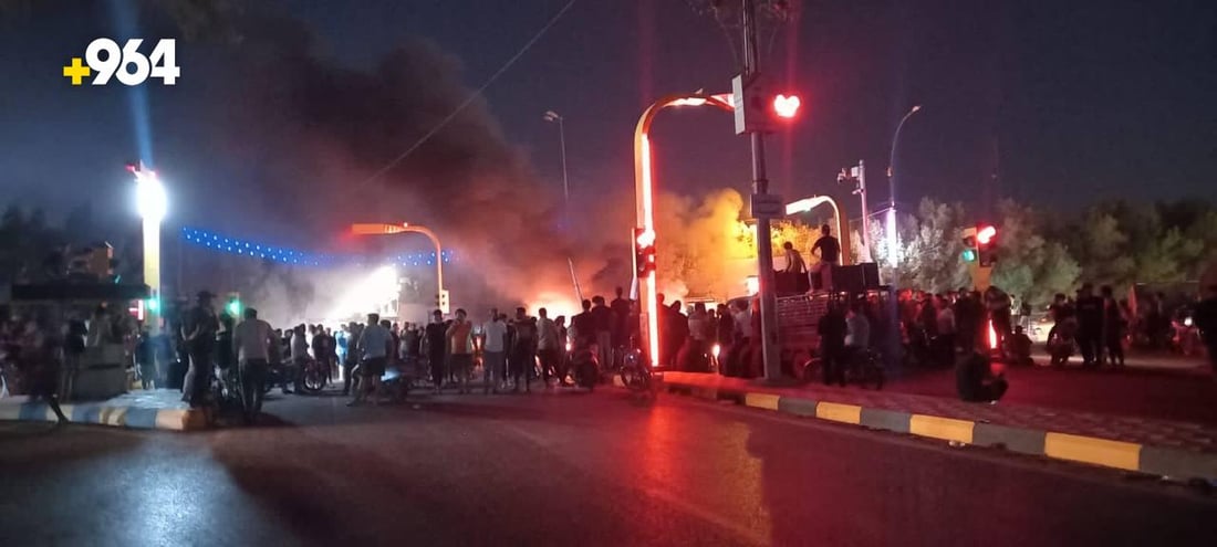 صور من احتجاجات أيمن الكوت: مسيرة غاضبة عبرت “الأحدب” بالإطارات والنار