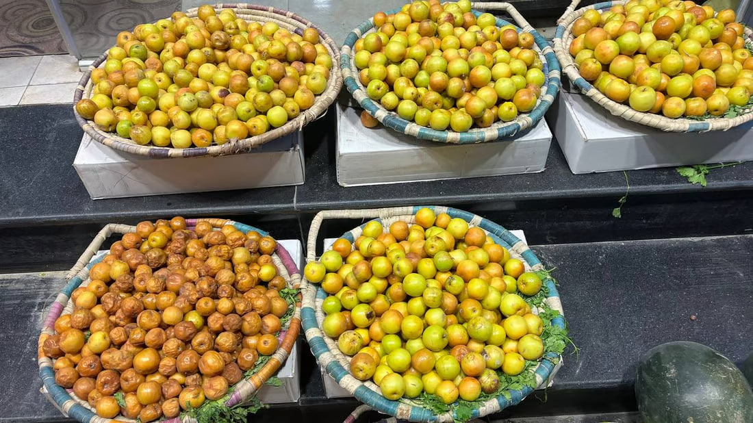 Basra markets flourish with in-season nabq varieties