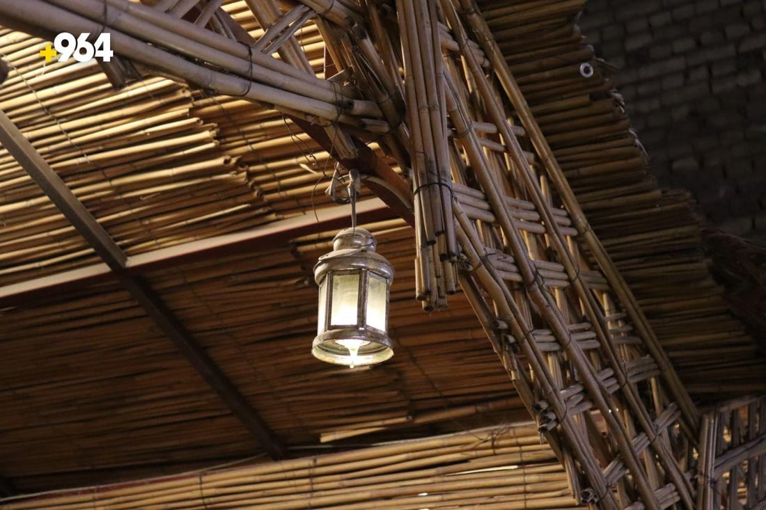 ماذا نفعل قبل الشتاء.. صاحب مقهى الريف في الحرية يشرك زبائنه في حوار ديمقراطي!