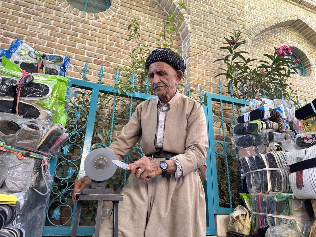 چەقۆ فرۆشتن بژێوی مام مەجیدی 79 ساڵ دابیندەكات