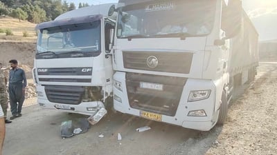 شۆفێرێک کەوتە نێوان دوو بارهەڵگر و گیانی لەدەست دا