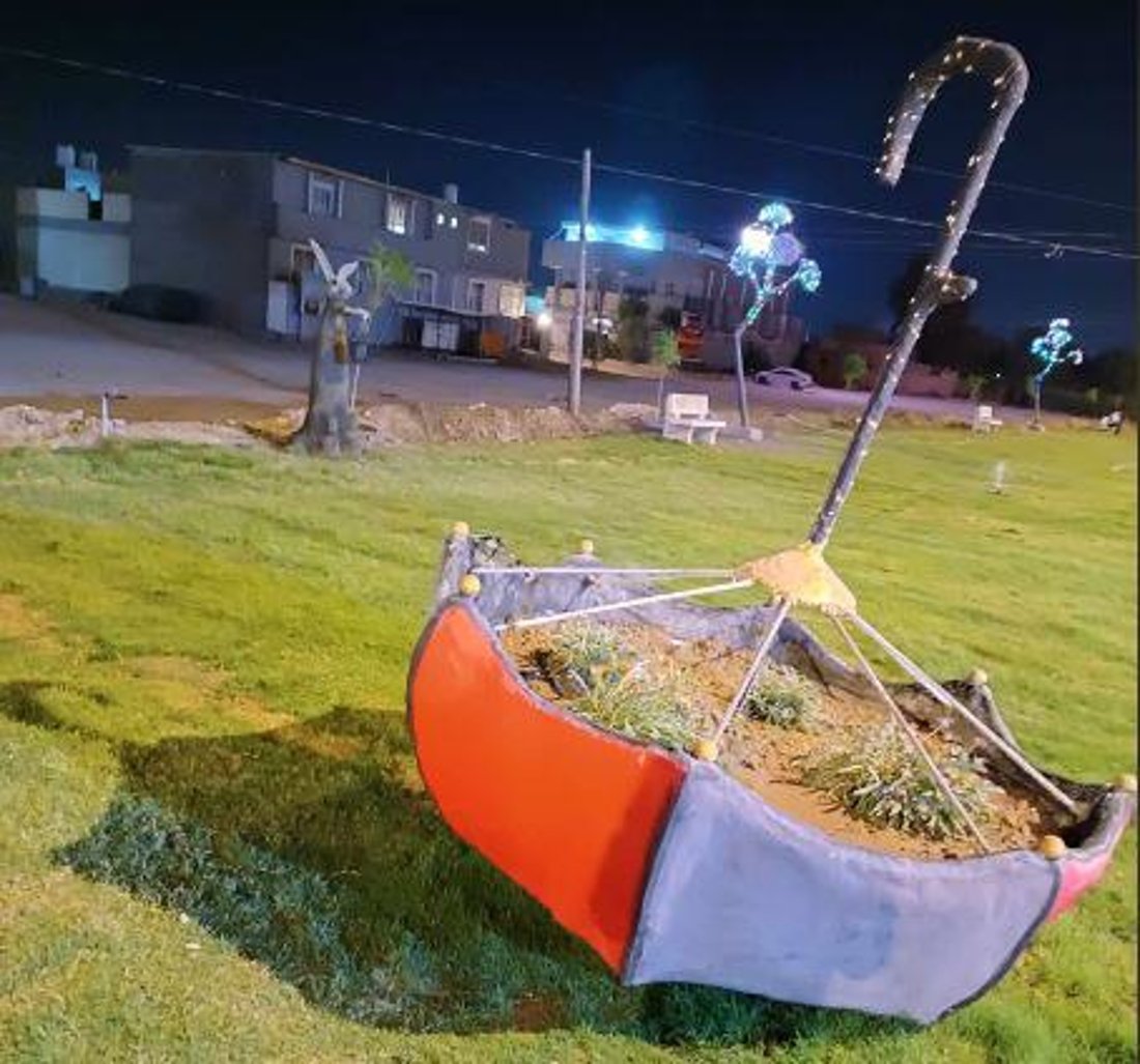 كربلاء: ديكورات “علي” تعجب أهالي الحسينية.. شوارع وحدائق أجمل وبالمجان (صور)
