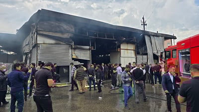 ژمارەیەکى زۆر دوکانى دارەسووتاوەکە سووتاون