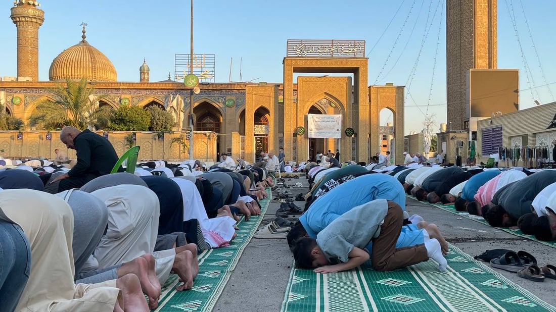 صور: حشود في أبو حنيفة لأداء صلاة العيد.. الطه يدعو لنصرة غزة