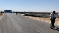 العراق ينجز 42كم من طريق التنمية.. مشروع حيوي يختصر المس...