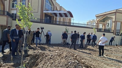 لە حاجیاوا “بۆ مه‌رگى هه‌ر ئازیزێك به‌گوێره‌ى ساڵه‌كانى ته‌مه‌نى نه‌مام بچێنن”