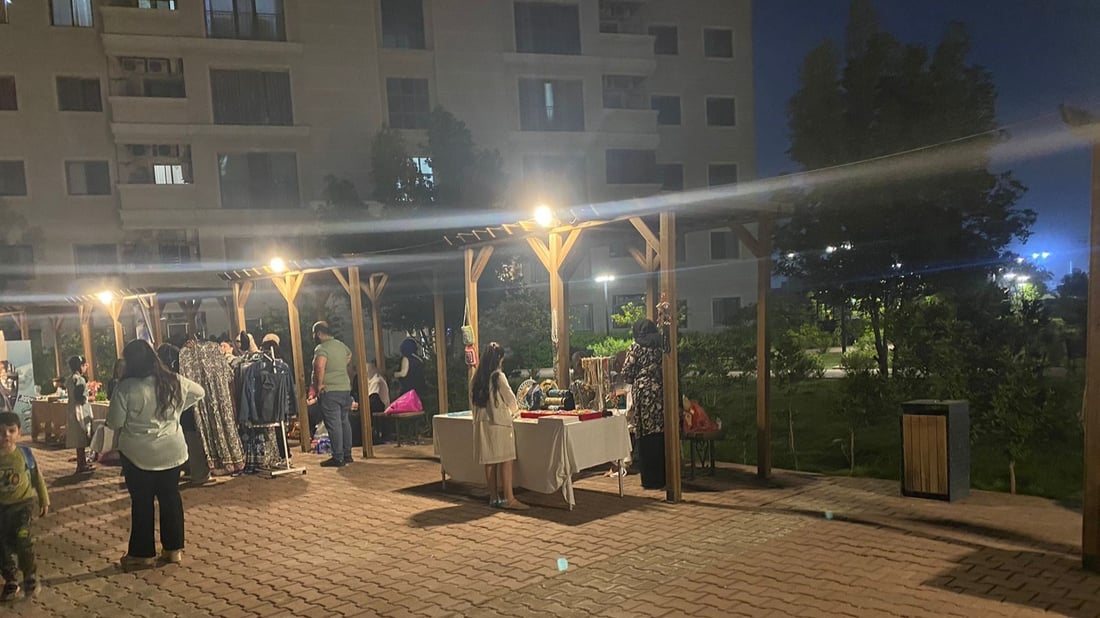 صور: سكان مجمع اليمامة في بغداد يتعرفون على بعضهم في بازار.. ونسخة أخرى في العيد