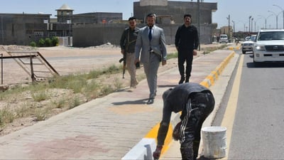 ستظهر بأبهى صورة.. عامرية الصمود تصبغ أرصفة الشوارع بالأصفر والأبيض